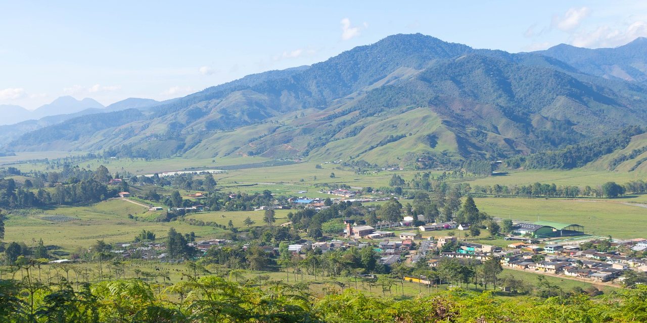 moutains-gc6cb032a9_1280