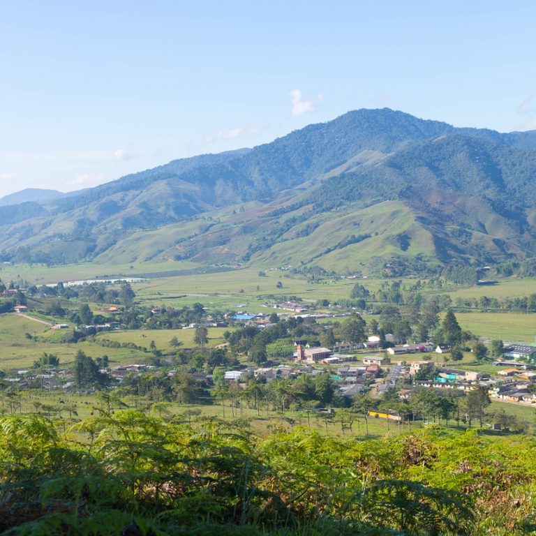 moutains-gc6cb032a9_1280