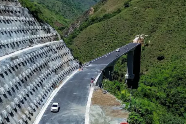 IMAGEN TUNEL DEL TOYO